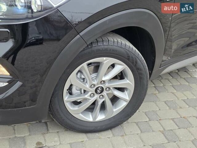 Черный Хендай Туксон, объемом двигателя 2 л и пробегом 151 тыс. км за 18950 $, фото 24 на Automoto.ua