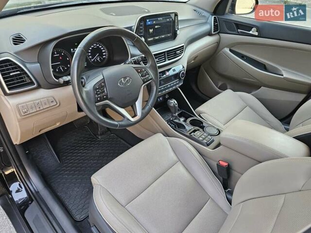 Черный Хендай Туксон, объемом двигателя 2 л и пробегом 108 тыс. км за 25500 $, фото 31 на Automoto.ua