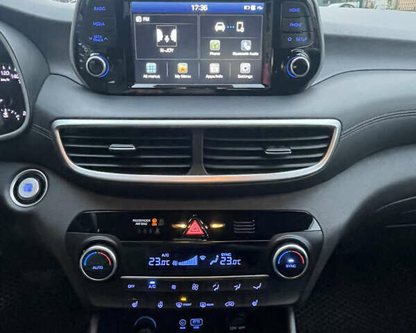 Черный Хендай Туксон, объемом двигателя 2 л и пробегом 103 тыс. км за 20900 $, фото 14 на Automoto.ua