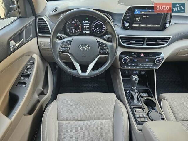 Черный Хендай Туксон, объемом двигателя 2 л и пробегом 108 тыс. км за 25500 $, фото 34 на Automoto.ua