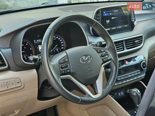 Черный Хендай Туксон, объемом двигателя 2 л и пробегом 108 тыс. км за 25500 $, фото 32 на Automoto.ua