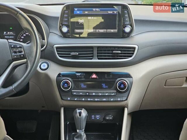 Черный Хендай Туксон, объемом двигателя 2 л и пробегом 108 тыс. км за 25500 $, фото 40 на Automoto.ua