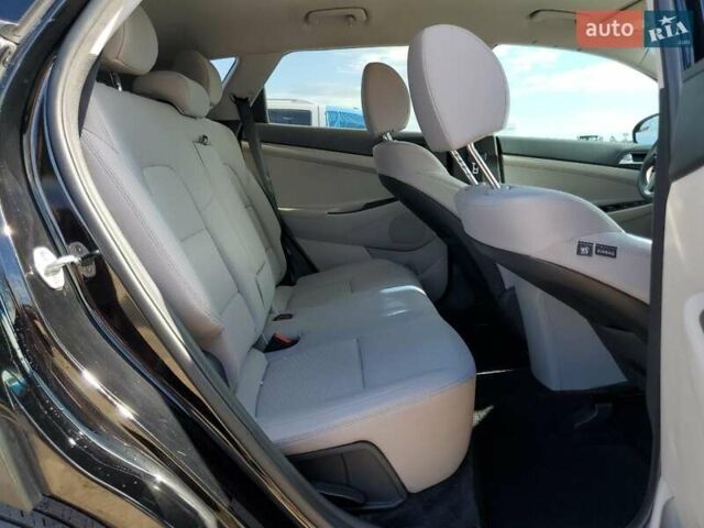 Черный Хендай Туксон, объемом двигателя 2 л и пробегом 108 тыс. км за 2800 $, фото 10 на Automoto.ua