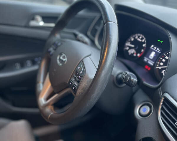 Черный Хендай Туксон, объемом двигателя 2 л и пробегом 103 тыс. км за 20900 $, фото 47 на Automoto.ua