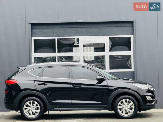 Чорний Хендай Туксон, об'ємом двигуна 2 л та пробігом 84 тис. км за 19000 $, фото 3 на Automoto.ua