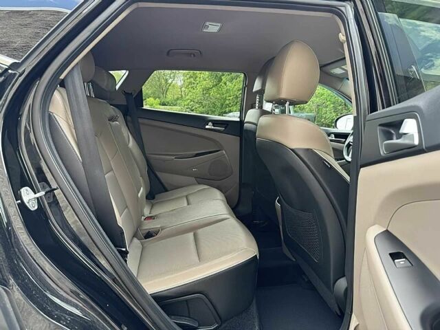 Черный Хендай Туксон, объемом двигателя 2.4 л и пробегом 42 тыс. км за 4100 $, фото 11 на Automoto.ua