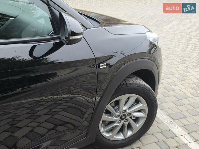 Черный Хендай Туксон, объемом двигателя 2 л и пробегом 151 тыс. км за 18950 $, фото 39 на Automoto.ua
