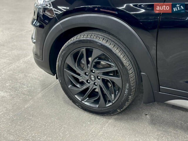 Черный Хендай Туксон, объемом двигателя 2 л и пробегом 153 тыс. км за 20500 $, фото 9 на Automoto.ua