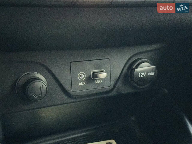 Чорний Хендай Туксон, об'ємом двигуна 2 л та пробігом 84 тис. км за 19000 $, фото 40 на Automoto.ua
