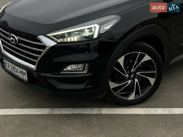 Чорний Хендай Туксон, об'ємом двигуна 2 л та пробігом 145 тис. км за 23900 $, фото 2 на Automoto.ua