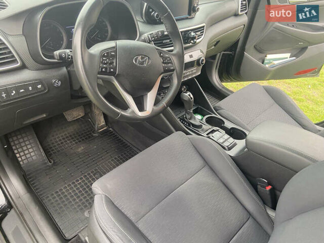 Черный Хендай Туксон, объемом двигателя 2.36 л и пробегом 68 тыс. км за 19000 $, фото 10 на Automoto.ua