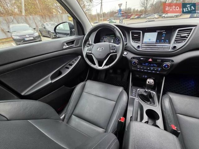 Черный Хендай Туксон, объемом двигателя 2 л и пробегом 151 тыс. км за 18950 $, фото 78 на Automoto.ua