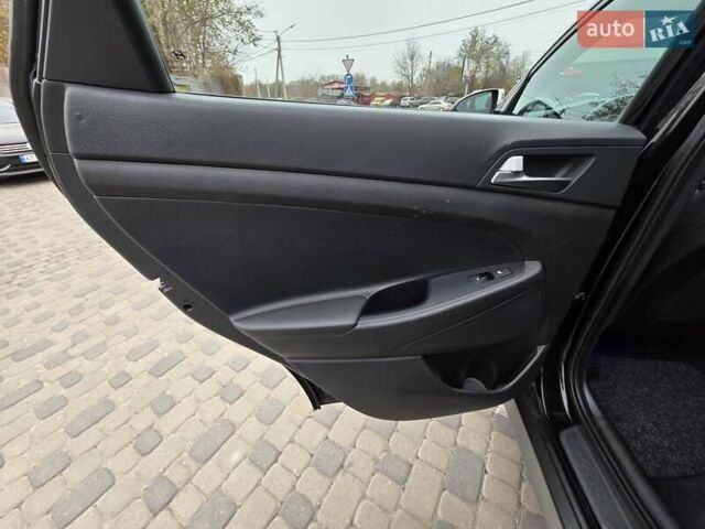 Черный Хендай Туксон, объемом двигателя 2 л и пробегом 151 тыс. км за 18950 $, фото 76 на Automoto.ua