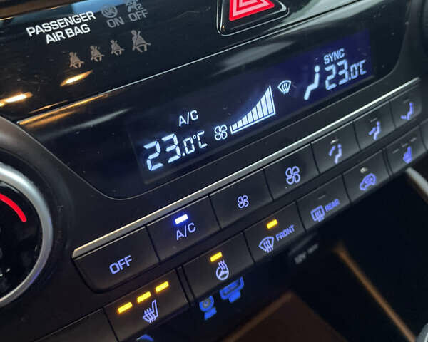 Черный Хендай Туксон, объемом двигателя 2 л и пробегом 103 тыс. км за 20900 $, фото 39 на Automoto.ua