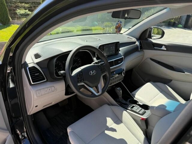 Черный Хендай Туксон, объемом двигателя 2 л и пробегом 80 тыс. км за 9500 $, фото 10 на Automoto.ua