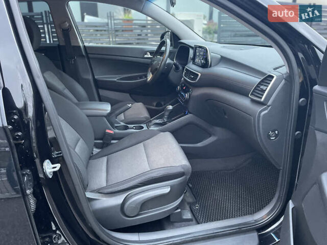 Черный Хендай Туксон, объемом двигателя 2 л и пробегом 103 тыс. км за 20900 $, фото 45 на Automoto.ua