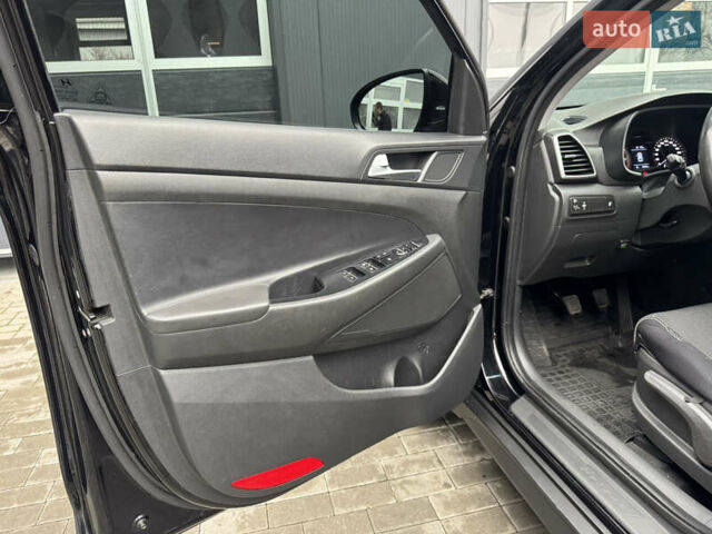 Чорний Хендай Туксон, об'ємом двигуна 2 л та пробігом 84 тис. км за 19000 $, фото 31 на Automoto.ua