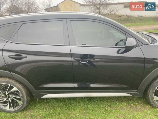 Черный Хендай Туксон, объемом двигателя 2.36 л и пробегом 68 тыс. км за 19000 $, фото 3 на Automoto.ua