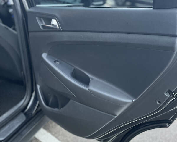 Черный Хендай Туксон, объемом двигателя 2 л и пробегом 103 тыс. км за 20900 $, фото 41 на Automoto.ua