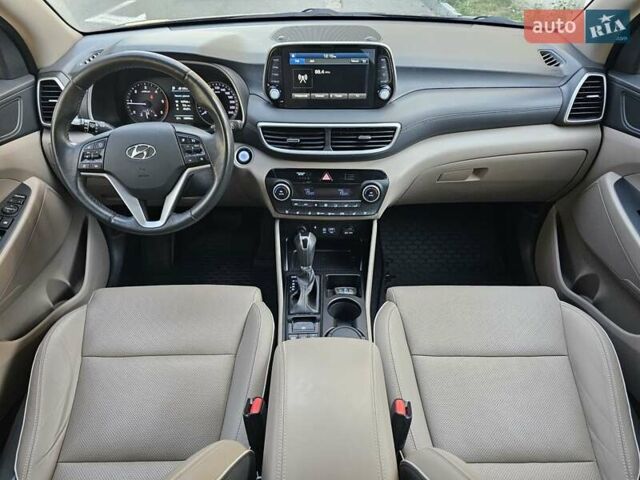 Черный Хендай Туксон, объемом двигателя 2 л и пробегом 108 тыс. км за 25500 $, фото 62 на Automoto.ua