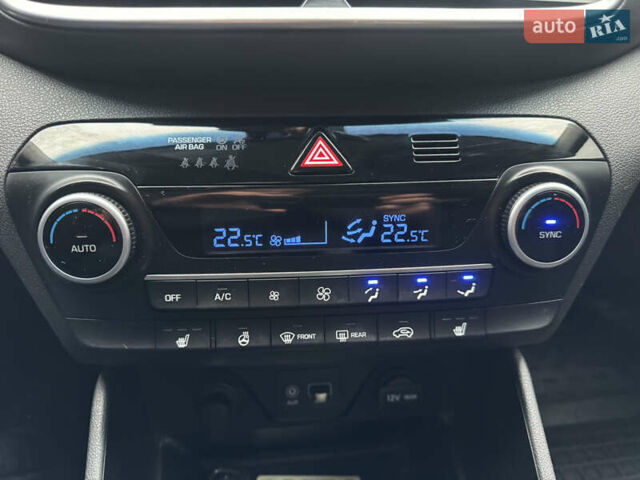 Чорний Хендай Туксон, об'ємом двигуна 2 л та пробігом 84 тис. км за 19000 $, фото 25 на Automoto.ua