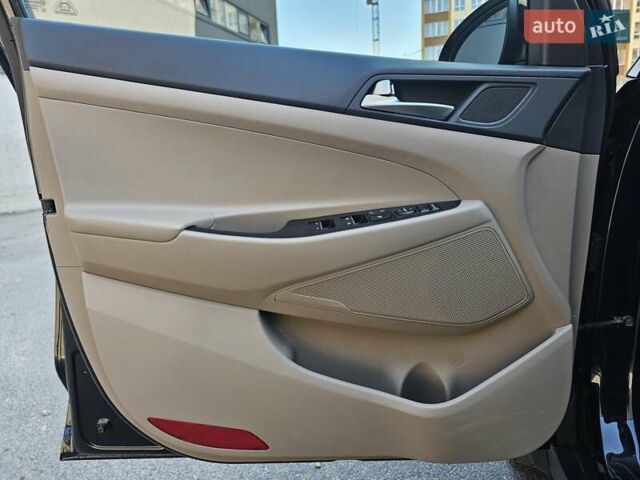 Черный Хендай Туксон, объемом двигателя 2 л и пробегом 108 тыс. км за 25500 $, фото 26 на Automoto.ua