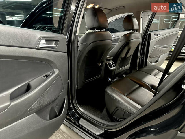 Черный Хендай Туксон, объемом двигателя 2 л и пробегом 153 тыс. км за 20500 $, фото 17 на Automoto.ua