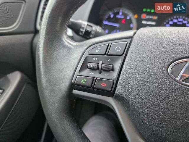 Черный Хендай Туксон, объемом двигателя 2 л и пробегом 151 тыс. км за 18950 $, фото 94 на Automoto.ua