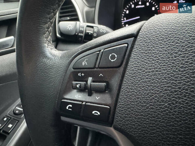 Чорний Хендай Туксон, об'ємом двигуна 2 л та пробігом 84 тис. км за 19000 $, фото 26 на Automoto.ua