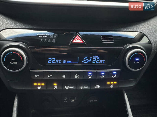 Чорний Хендай Туксон, об'ємом двигуна 2 л та пробігом 84 тис. км за 19000 $, фото 24 на Automoto.ua