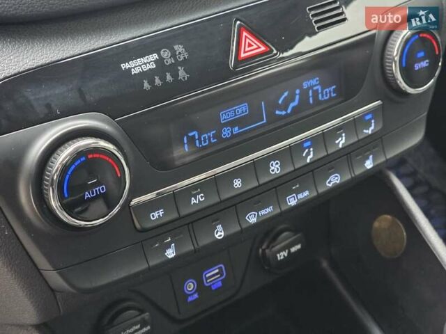 Черный Хендай Туксон, объемом двигателя 2 л и пробегом 151 тыс. км за 18950 $, фото 90 на Automoto.ua