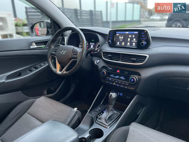 Черный Хендай Туксон, объемом двигателя 2 л и пробегом 103 тыс. км за 20900 $, фото 48 на Automoto.ua