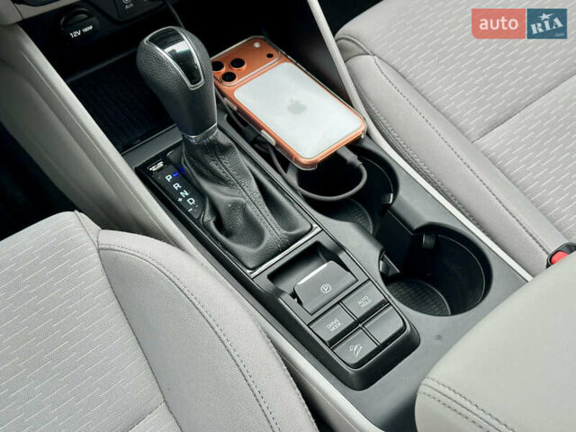 Черный Хендай Туксон, объемом двигателя 2 л и пробегом 48 тыс. км за 20490 $, фото 46 на Automoto.ua