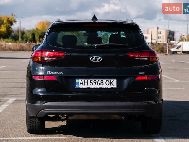 Черный Хендай Туксон, объемом двигателя 2 л и пробегом 88 тыс. км за 23000 $, фото 5 на Automoto.ua