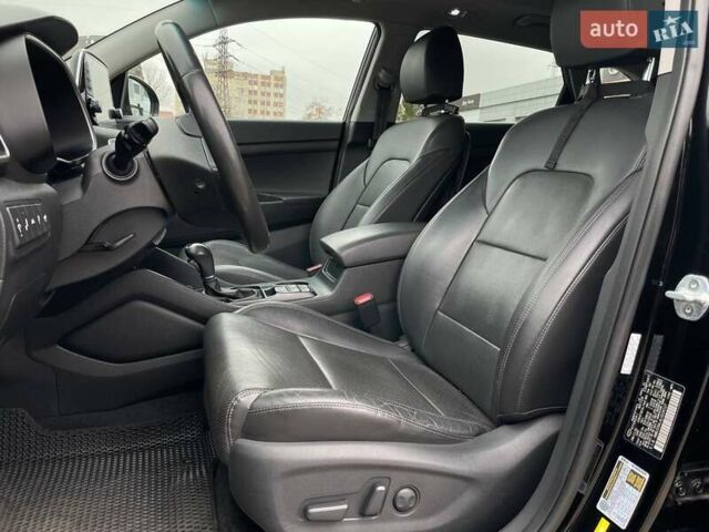 Черный Хендай Туксон, объемом двигателя 2.36 л и пробегом 137 тыс. км за 21990 $, фото 22 на Automoto.ua