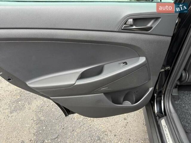 Черный Хендай Туксон, объемом двигателя 2 л и пробегом 98 тыс. км за 25900 $, фото 29 на Automoto.ua