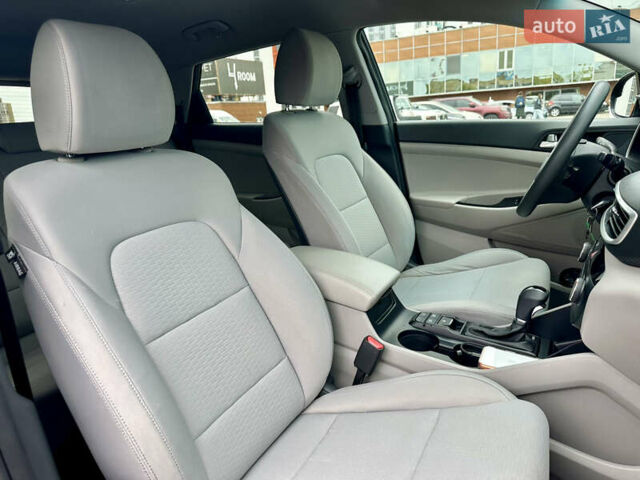 Черный Хендай Туксон, объемом двигателя 2 л и пробегом 48 тыс. км за 20490 $, фото 37 на Automoto.ua