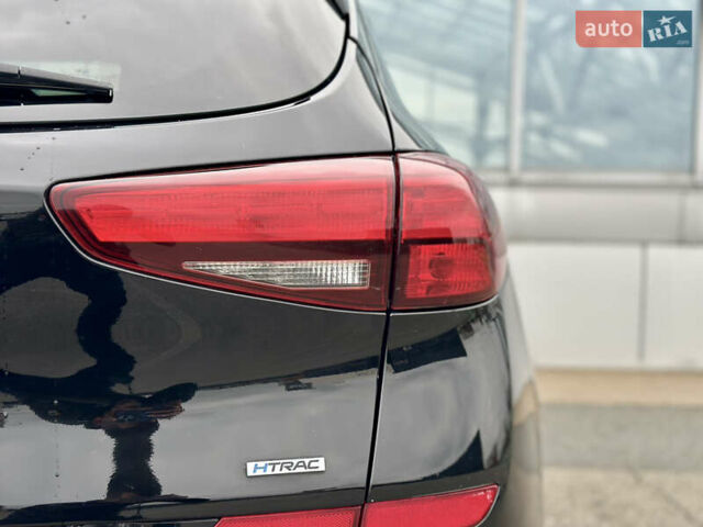 Черный Хендай Туксон, объемом двигателя 2 л и пробегом 47 тыс. км за 20990 $, фото 17 на Automoto.ua