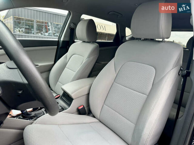 Черный Хендай Туксон, объемом двигателя 2 л и пробегом 48 тыс. км за 20490 $, фото 27 на Automoto.ua