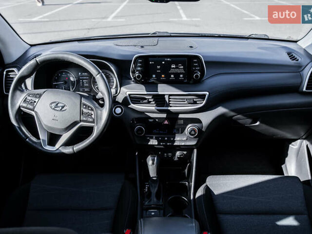 Черный Хендай Туксон, объемом двигателя 2 л и пробегом 88 тыс. км за 23000 $, фото 16 на Automoto.ua