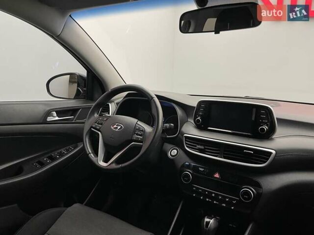 Черный Хендай Туксон, объемом двигателя 2 л и пробегом 100 тыс. км за 22424 $, фото 11 на Automoto.ua