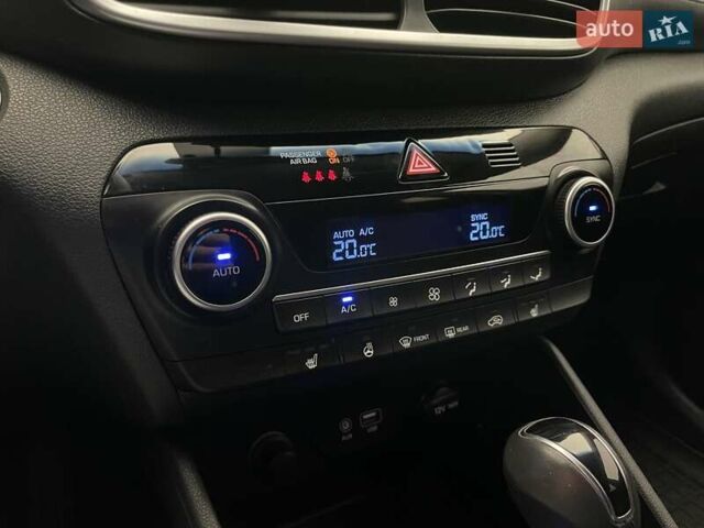 Черный Хендай Туксон, объемом двигателя 2 л и пробегом 100 тыс. км за 22424 $, фото 19 на Automoto.ua