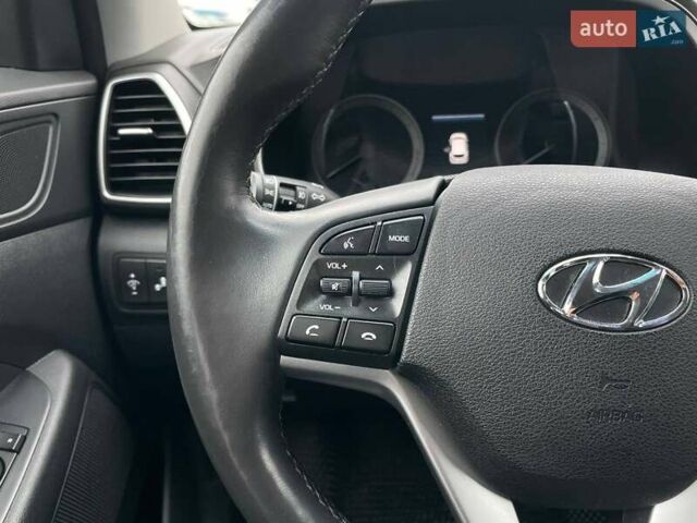 Черный Хендай Туксон, объемом двигателя 2.36 л и пробегом 137 тыс. км за 21990 $, фото 24 на Automoto.ua