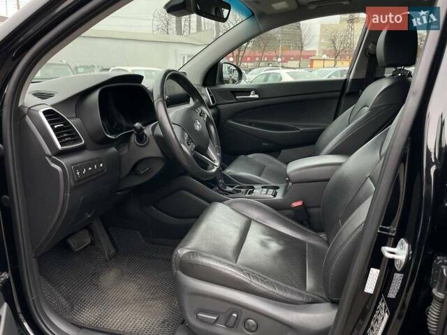 Черный Хендай Туксон, объемом двигателя 2.36 л и пробегом 137 тыс. км за 21990 $, фото 21 на Automoto.ua