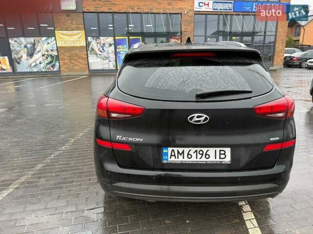 Черный Хендай Туксон, объемом двигателя 2 л и пробегом 55 тыс. км за 25000 $, фото 2 на Automoto.ua