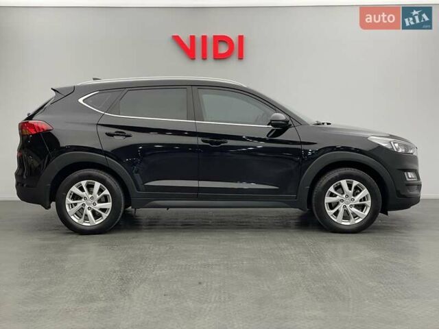 Черный Хендай Туксон, объемом двигателя 2 л и пробегом 100 тыс. км за 22424 $, фото 3 на Automoto.ua