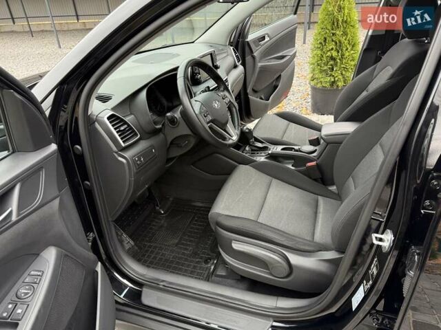 Черный Хендай Туксон, объемом двигателя 2 л и пробегом 77 тыс. км за 21500 $, фото 38 на Automoto.ua