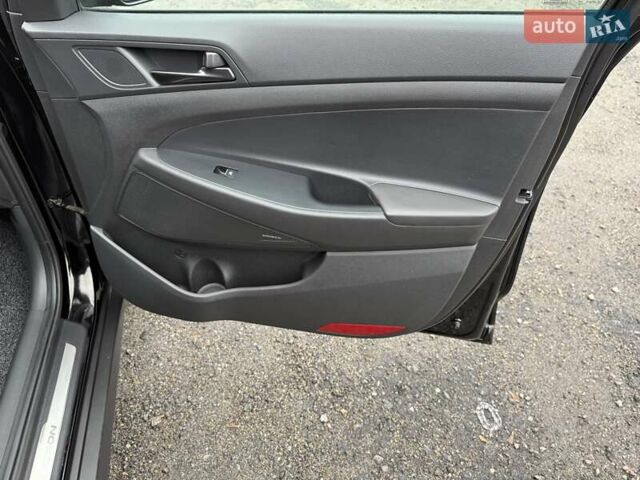 Черный Хендай Туксон, объемом двигателя 2 л и пробегом 98 тыс. км за 25900 $, фото 43 на Automoto.ua