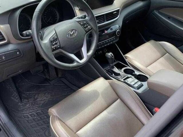 Черный Хендай Туксон, объемом двигателя 2 л и пробегом 129 тыс. км за 16500 $, фото 5 на Automoto.ua