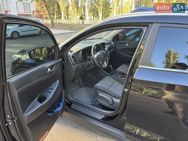 Черный Хендай Туксон, объемом двигателя 2 л и пробегом 74 тыс. км за 22600 $, фото 14 на Automoto.ua